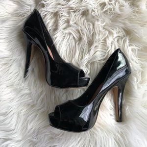 Vince Camuto Black Patent Heels size 7B
